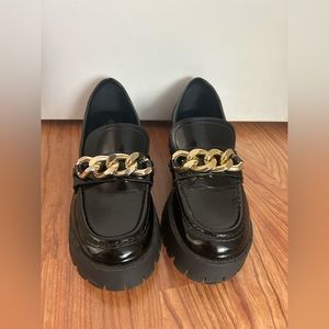 Like new, chunky black guess loafers- size 6.5